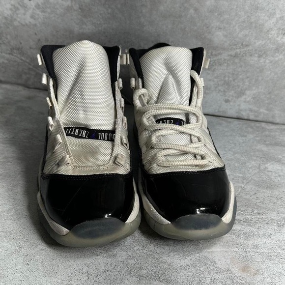 Nike Air Jordan 11 Retro High Concord Size 5.5Y 378037-100 OG Bred Gratitude - Picture 3 of 7